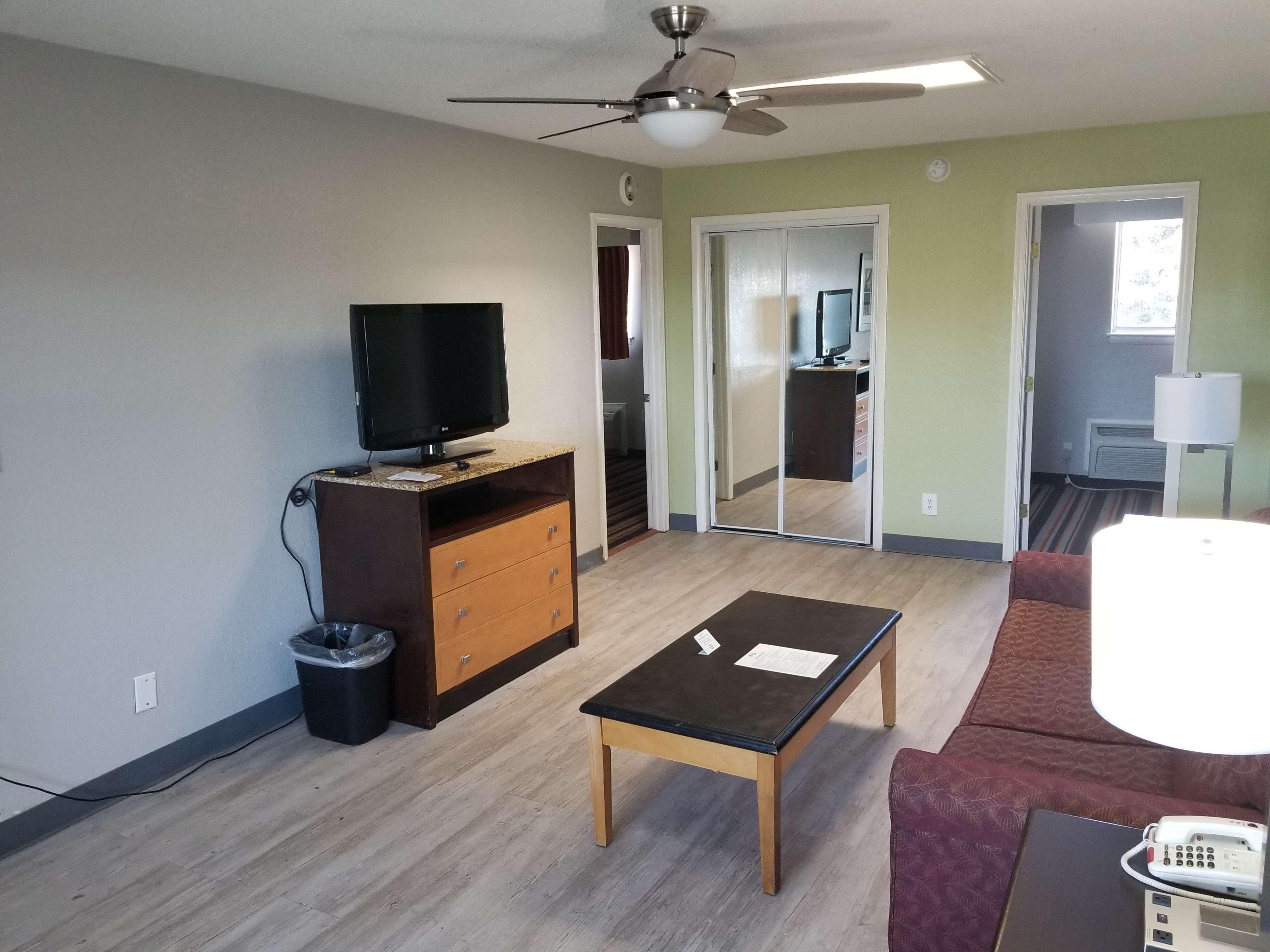Best Western Plus Holiday Sands Inn & Suites Norfolk Eksteriør billede